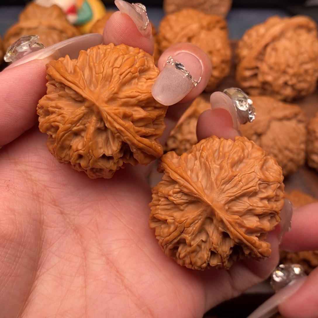 文玩核桃把件全品，红皮肉球苹果40