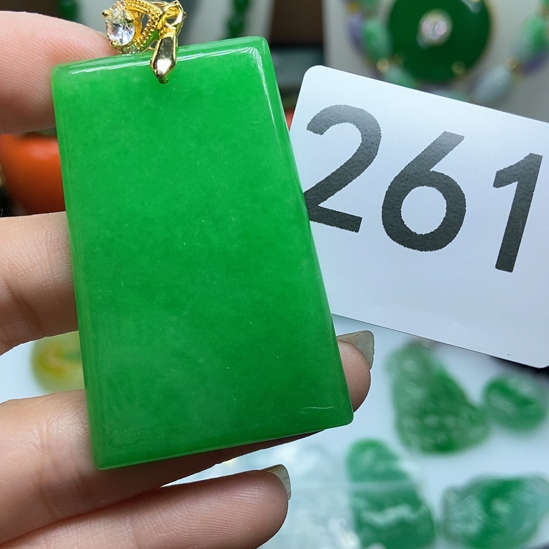 翡翠吊坠(赠链)未镶嵌