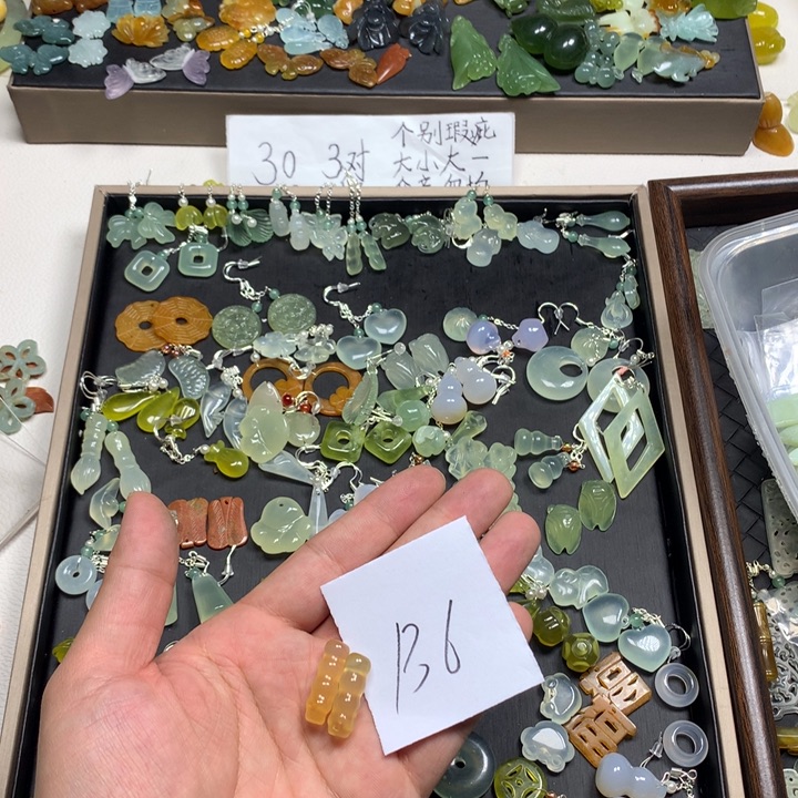 波***蛇纹石玉合金耳钉