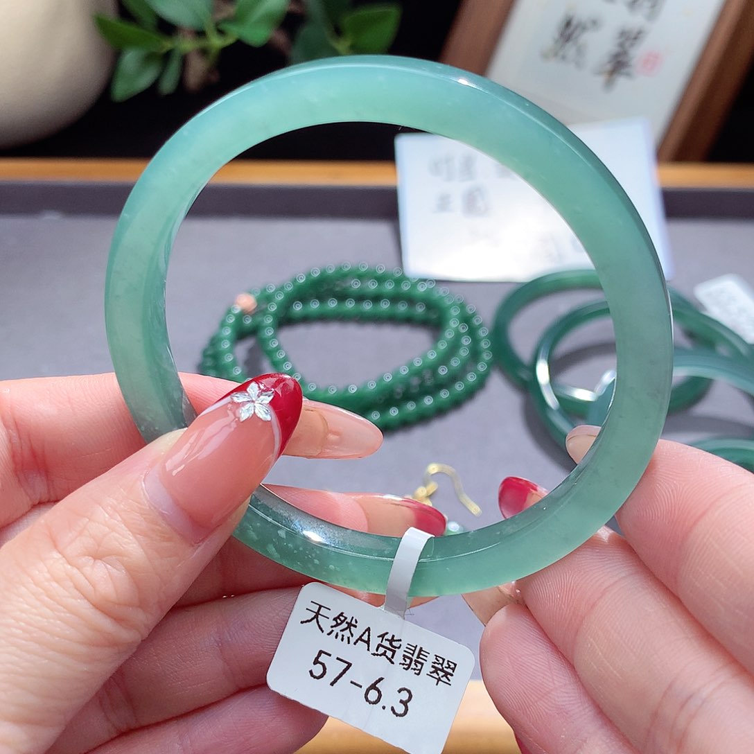 翡翠手镯（圆镯）未镶嵌