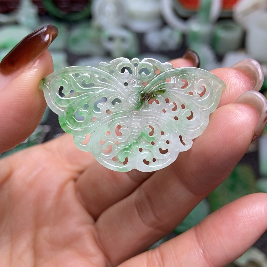 翡翠未镶嵌挂件清