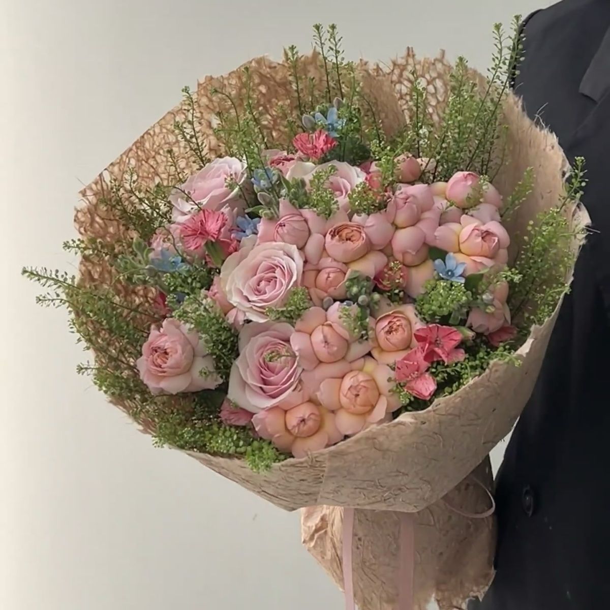 进口二代梦幻鲜花花束包装纸落水花艺花纸包花材料手工diy镂空