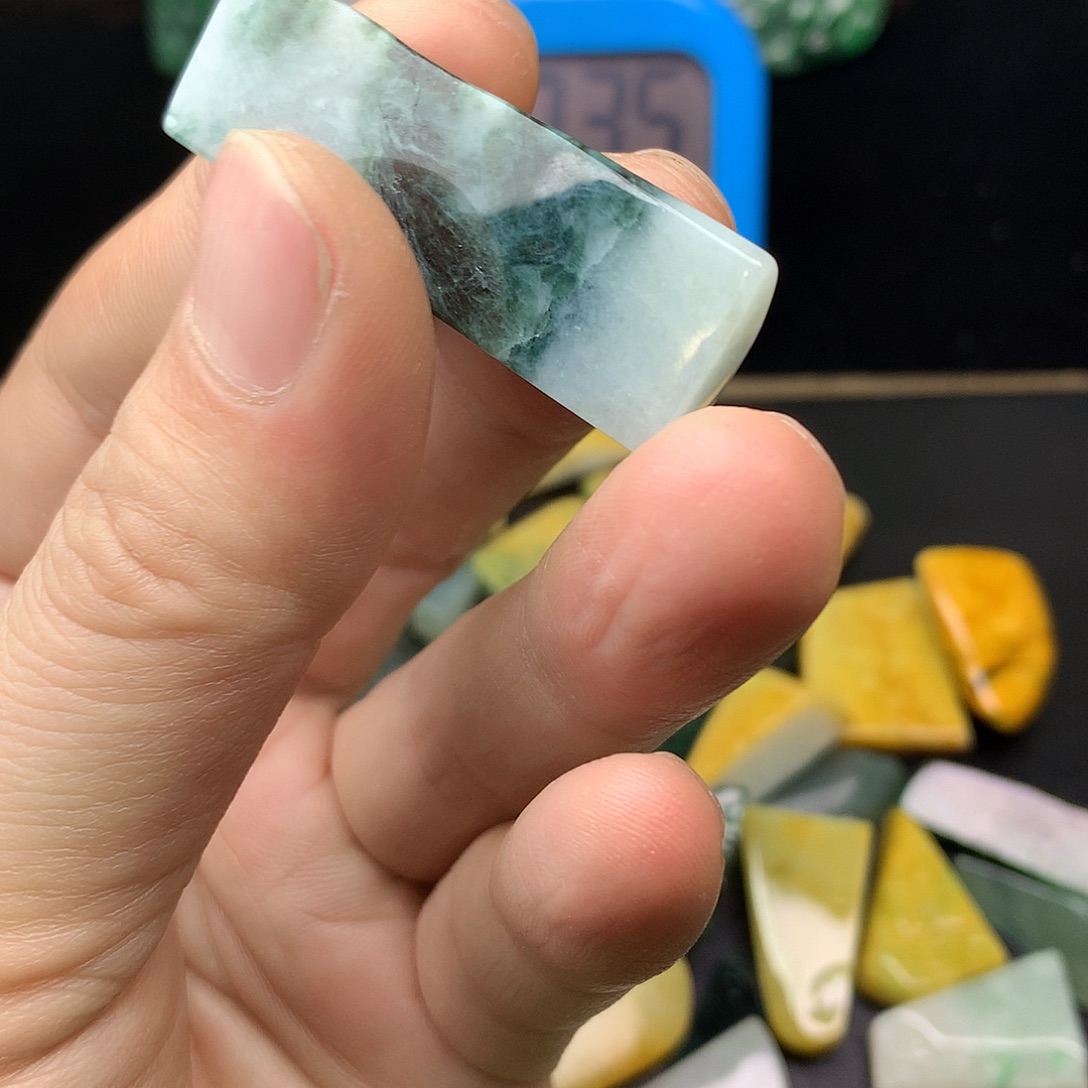 翡翠未镶嵌颈饰翡翠首饰和翡翠