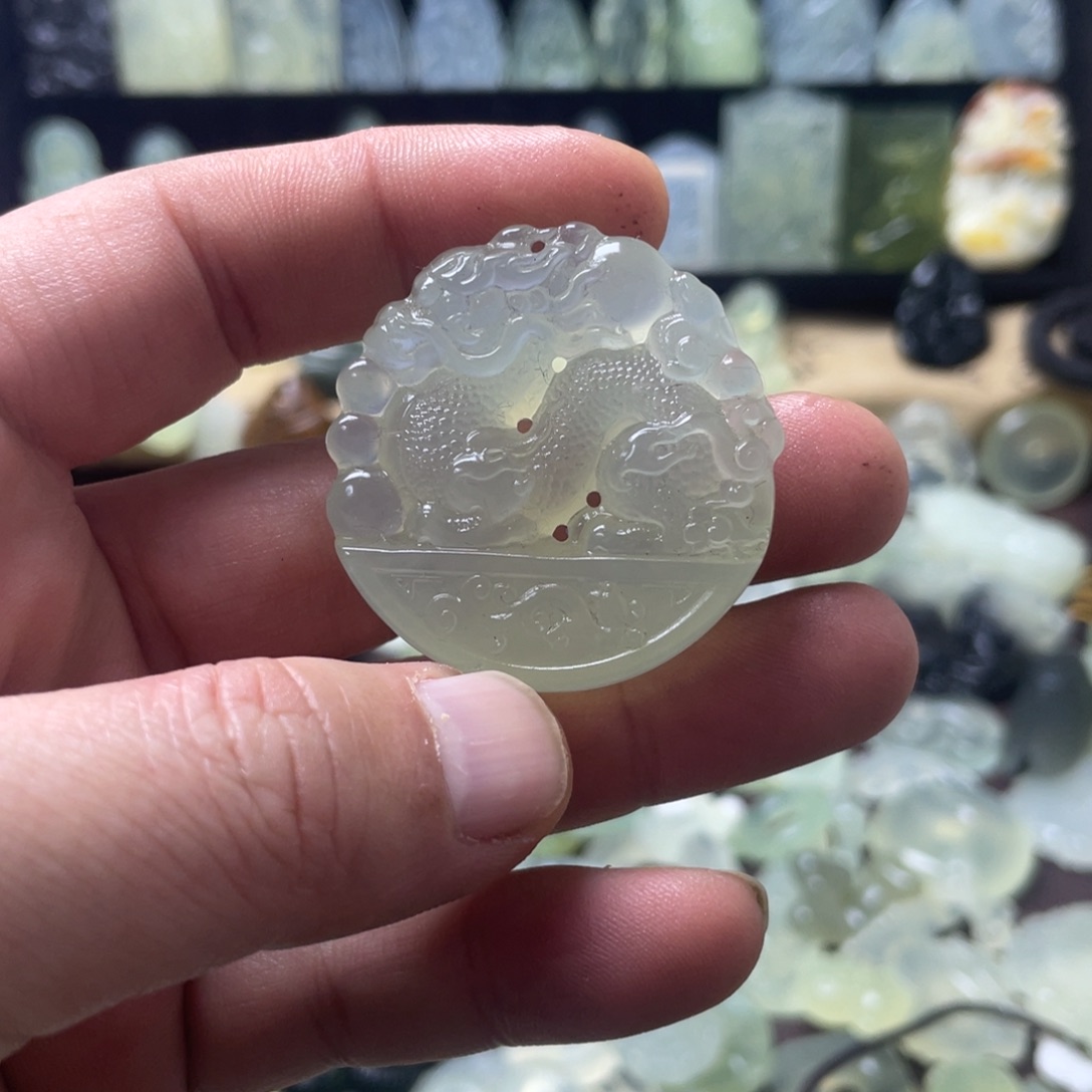 蛇纹石玉颈饰未镶嵌