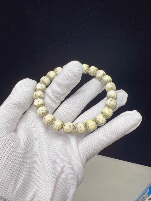 石玉同枝10*9半壁通体手串