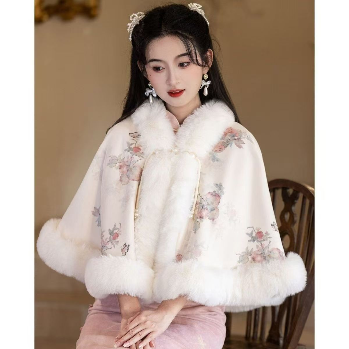 新中式披肩斗篷新款保暖礼服婚纱刺绣外搭加绒秋季加厚冬天中国风