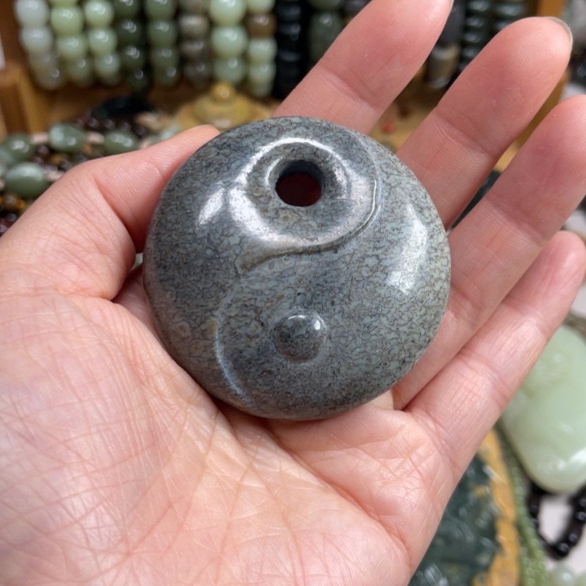 【闪购商品】未镶嵌岫岩河磨玉（透闪石质玉）把件