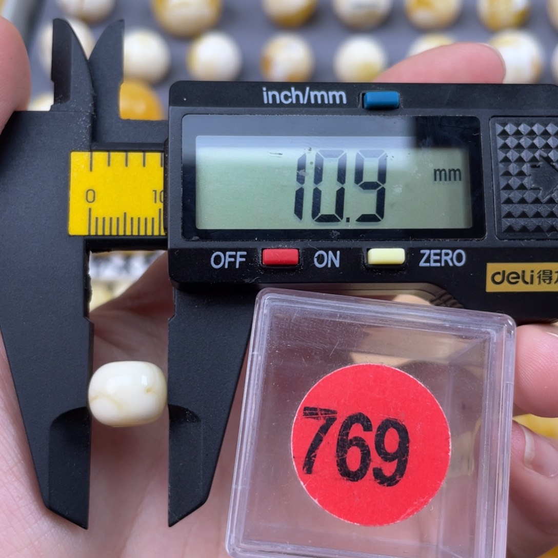 蜜蜡珠宝奇石未镶嵌