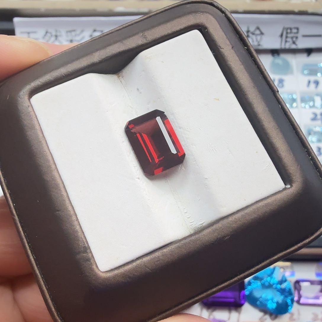 未镶嵌珠宝半成品石榴石抢购福利天然石榴石全净体卡11×7.8毫