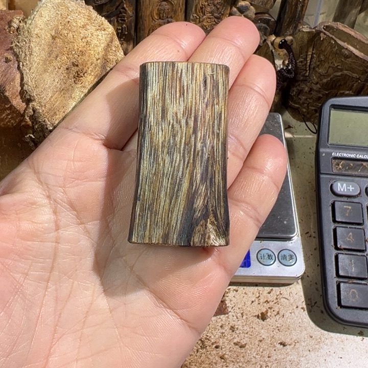 沉香吊坠棋楠沉香乌身吊坠10克