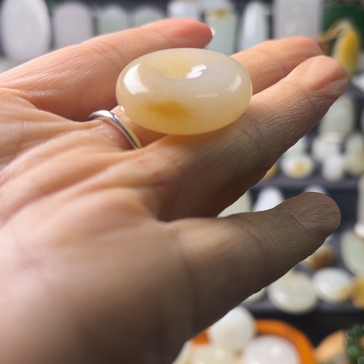 和田玉（糖玉）未镶嵌车挂