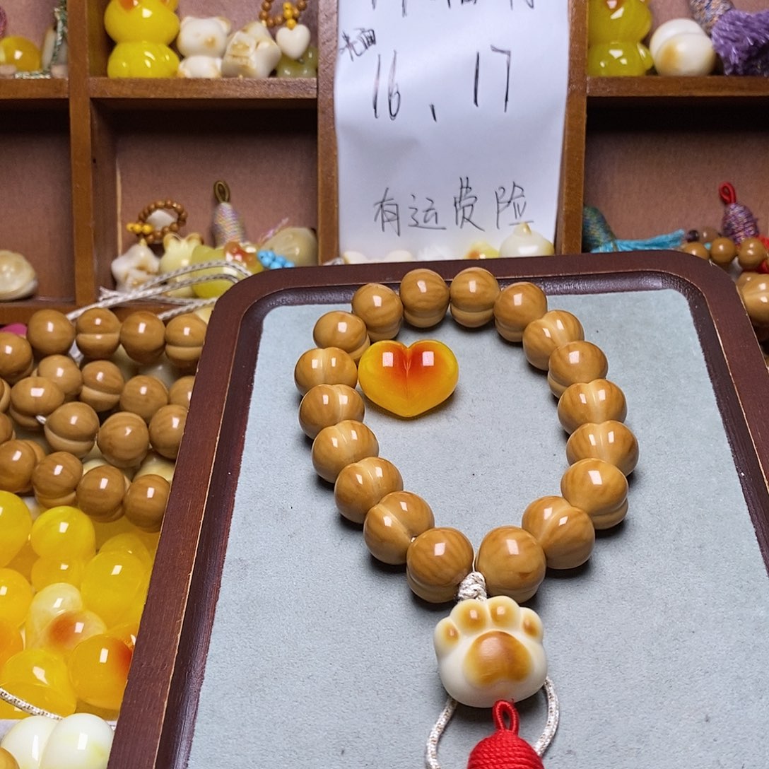 人***欢吊坠猴头核桃爱心猫爪