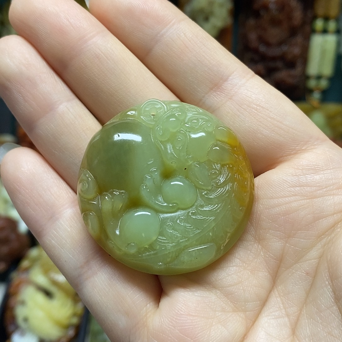 岫玉未镶嵌吊坠(赠链)