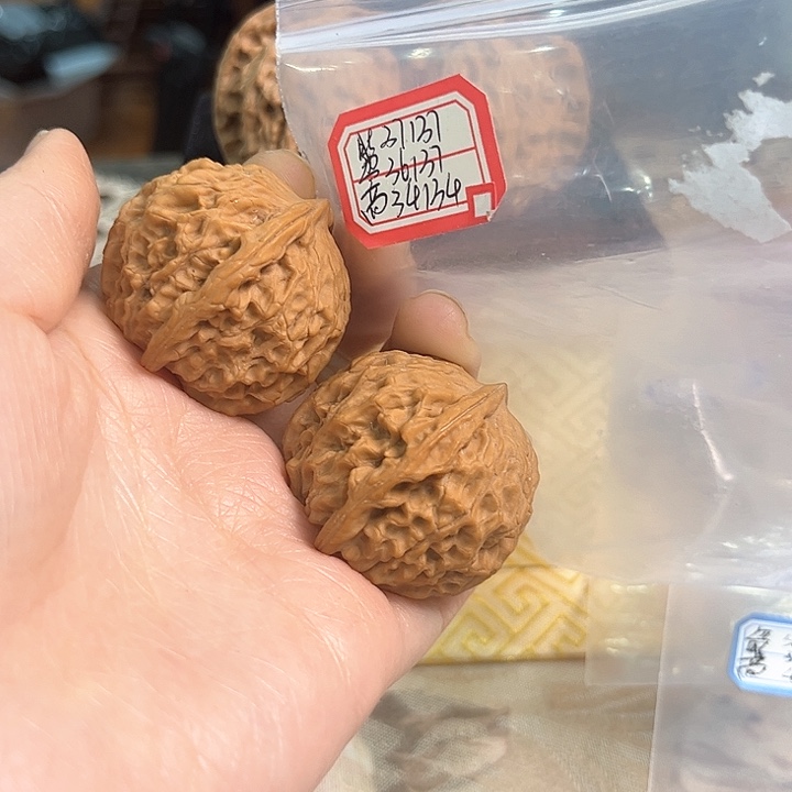 文玩核桃把件非嫁接元宝