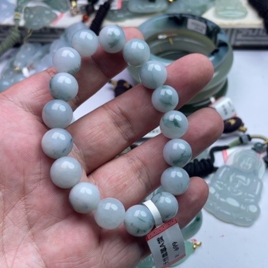 子***王未镶嵌手串翡翠手串