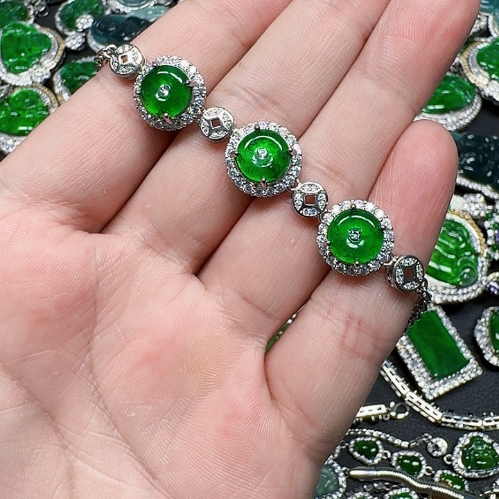 翡翠颈饰未镶嵌天然A货翡翠放漏