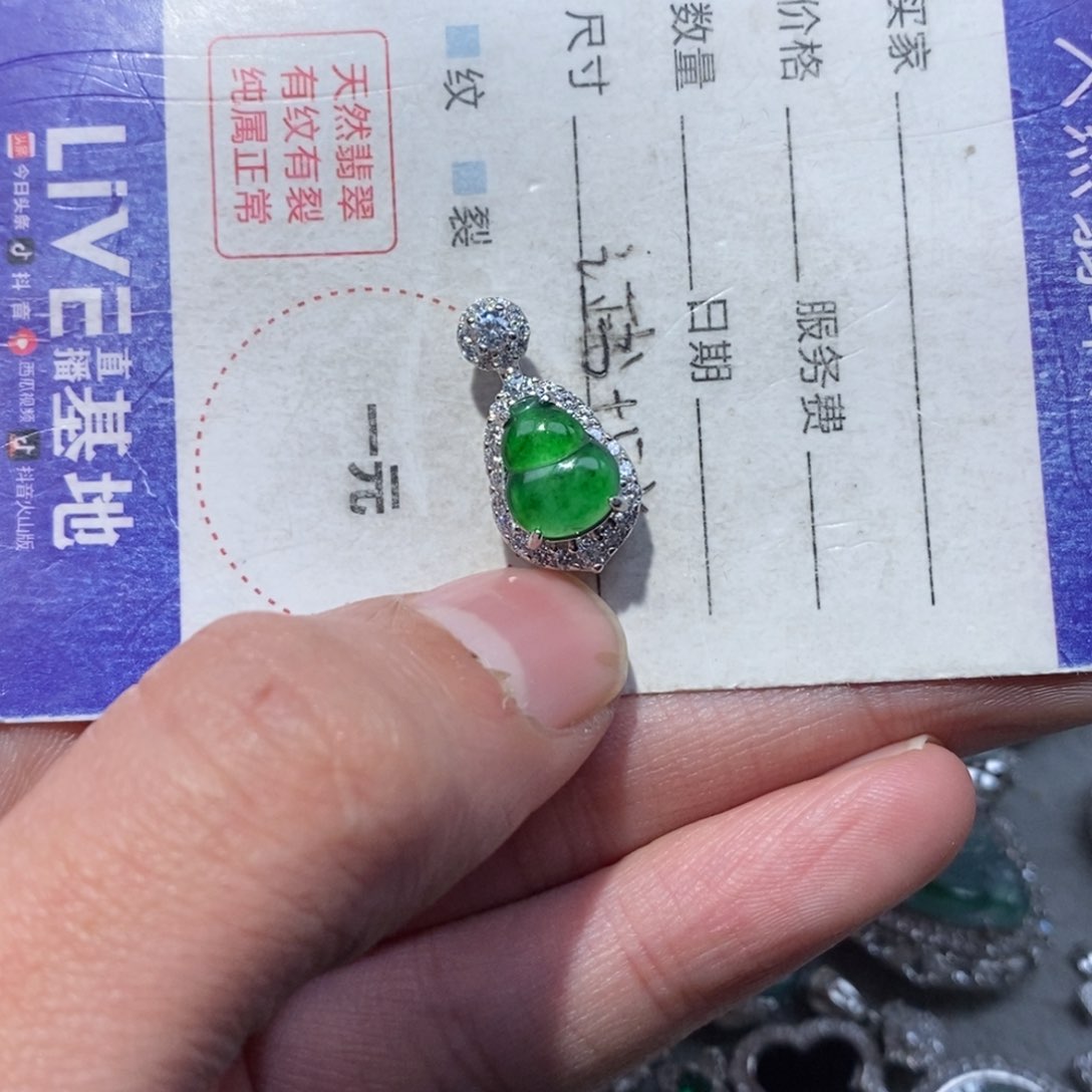 翡翠颈饰未镶嵌翡翠