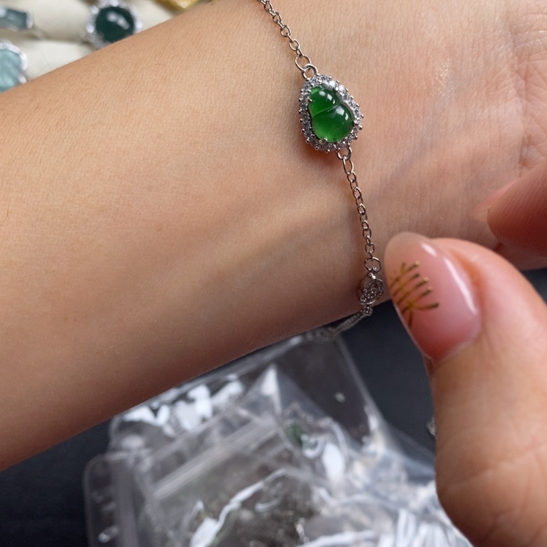 翡翠颈饰未镶嵌翡翠