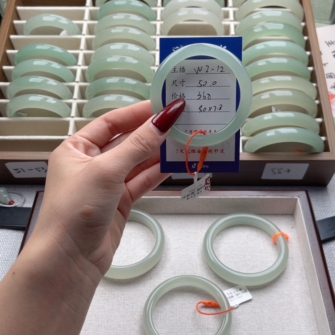 李***.东陵石未镶嵌手镯