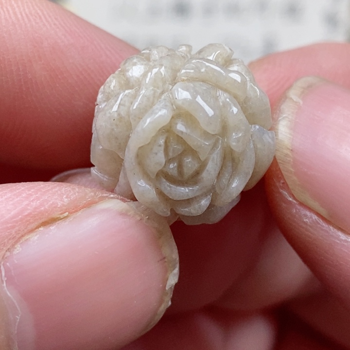 颈饰未镶嵌硅化珊瑚（珊瑚玉）通孔