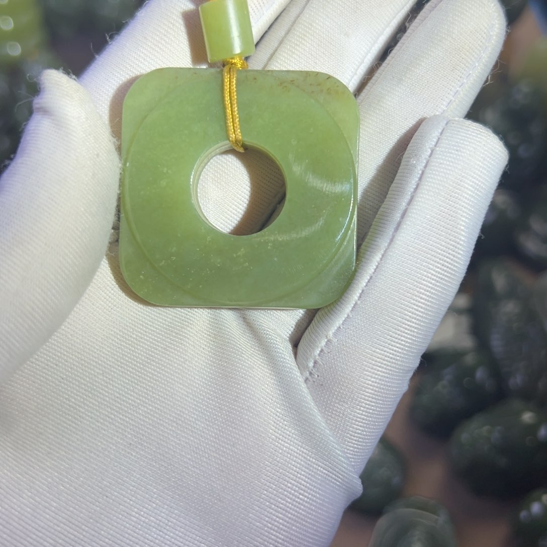 岫岩老玉（透闪石质玉）挂件未镶嵌