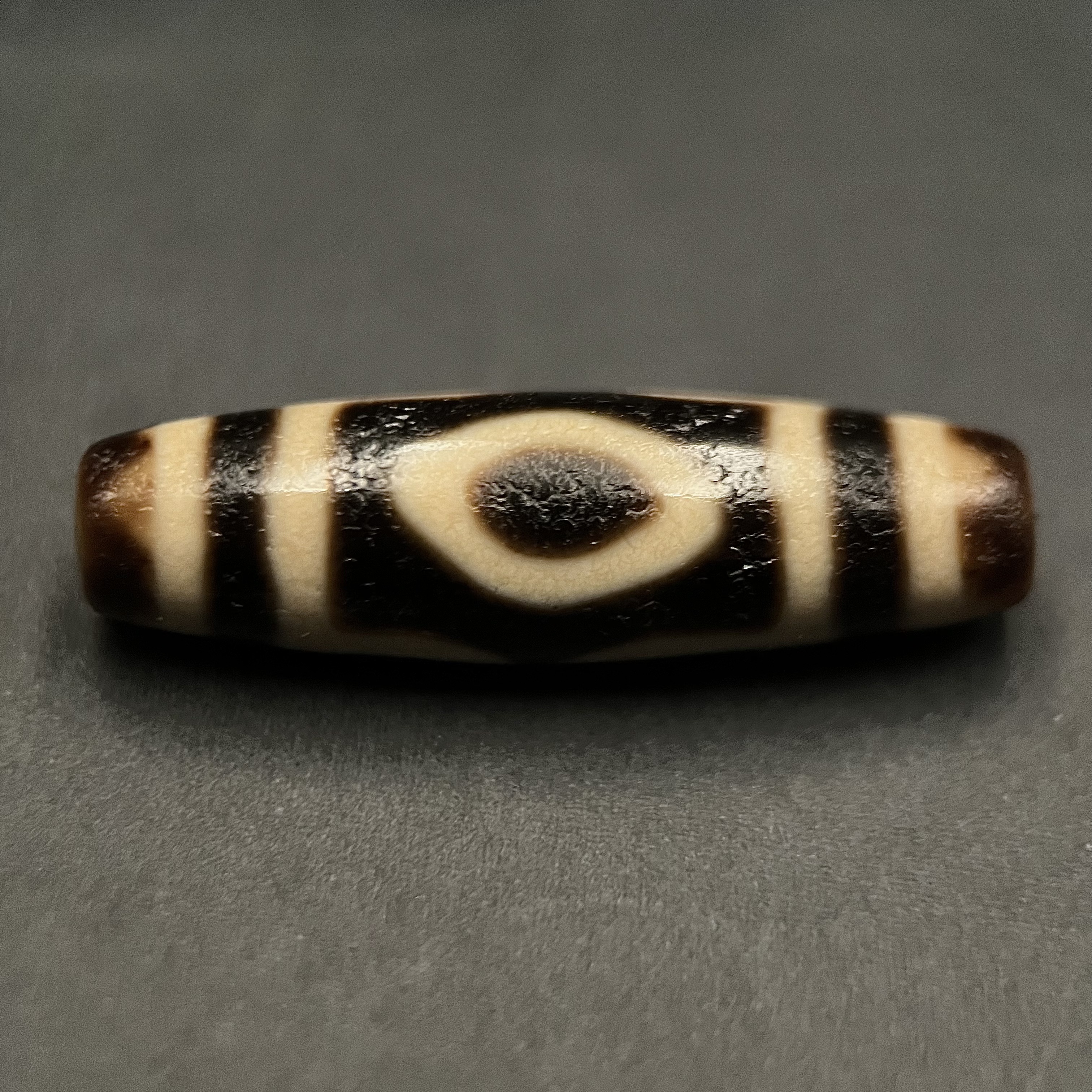 上肯超鼎全品精挑 满钙化·花头圆孔F三（当代玛瑙工艺品）