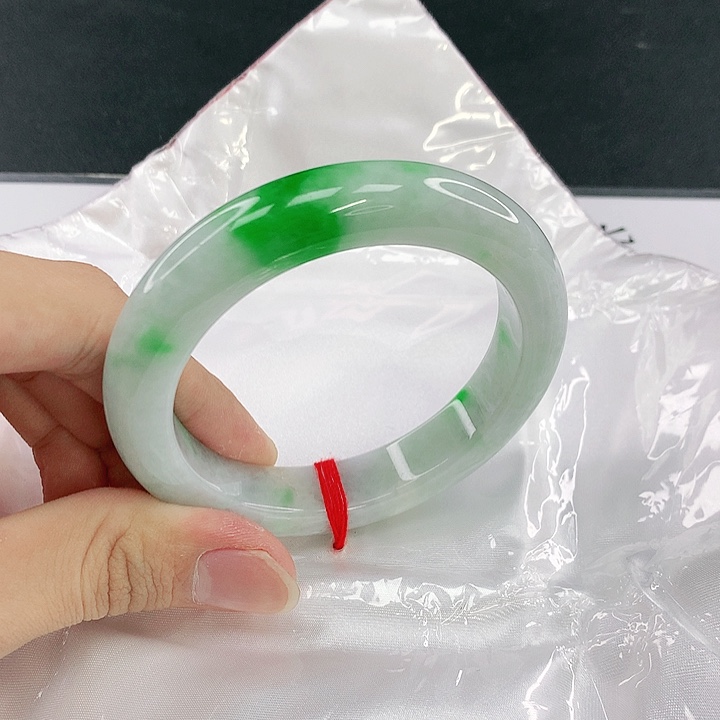 翡翠未镶嵌手镯圈58。