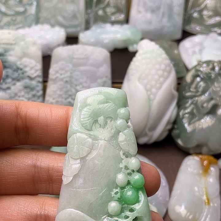 定制翡翠未镶嵌缅甸翡翠吊坠缅甸翡翠