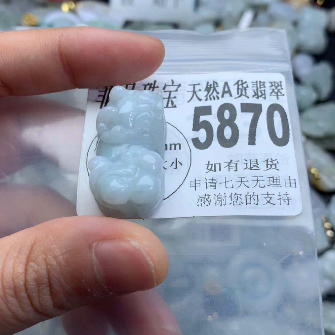 翡翠颈饰未镶嵌5870。