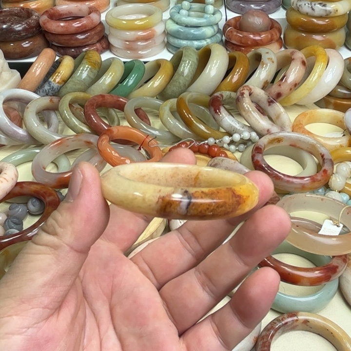 石英质玉手镯52圈口未镶嵌