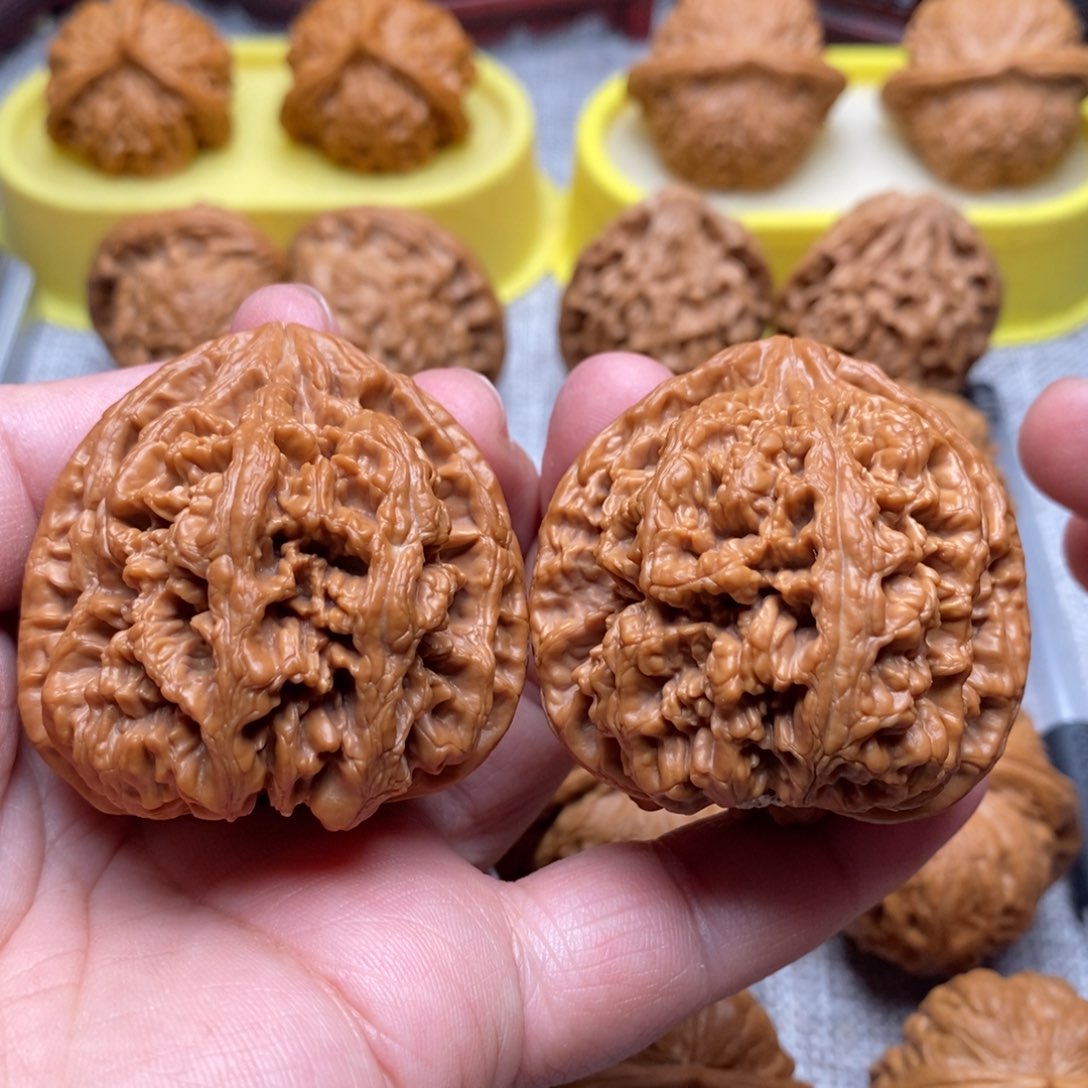 文玩核桃把件45全品红皮粗筋