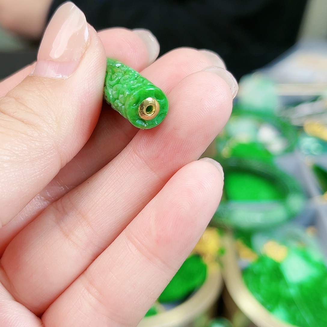 翡翠颈饰18K金镶嵌吊坠