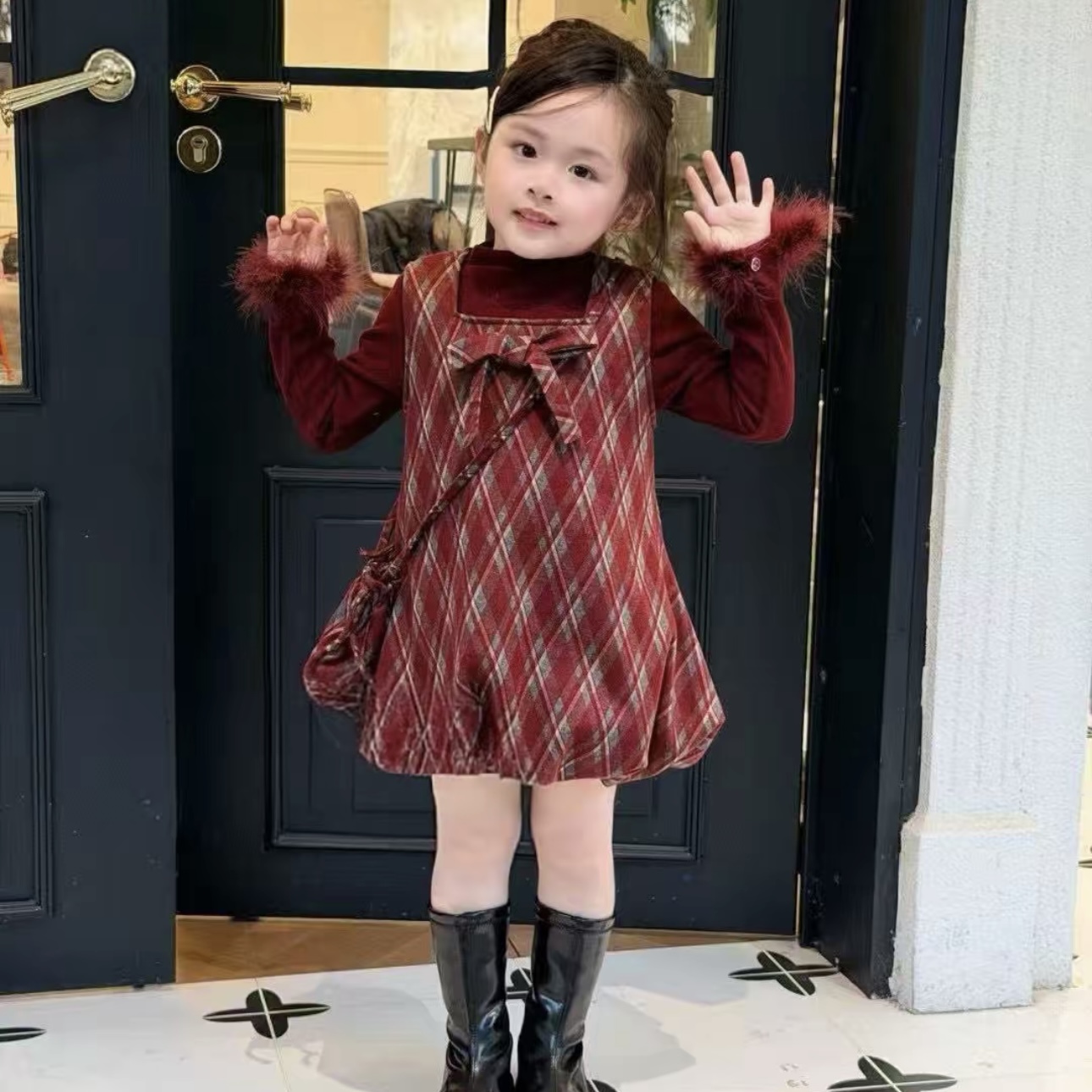 女宝秋冬韩版加绒套装红色条纹格子背心裙女童时尚洋气两件套