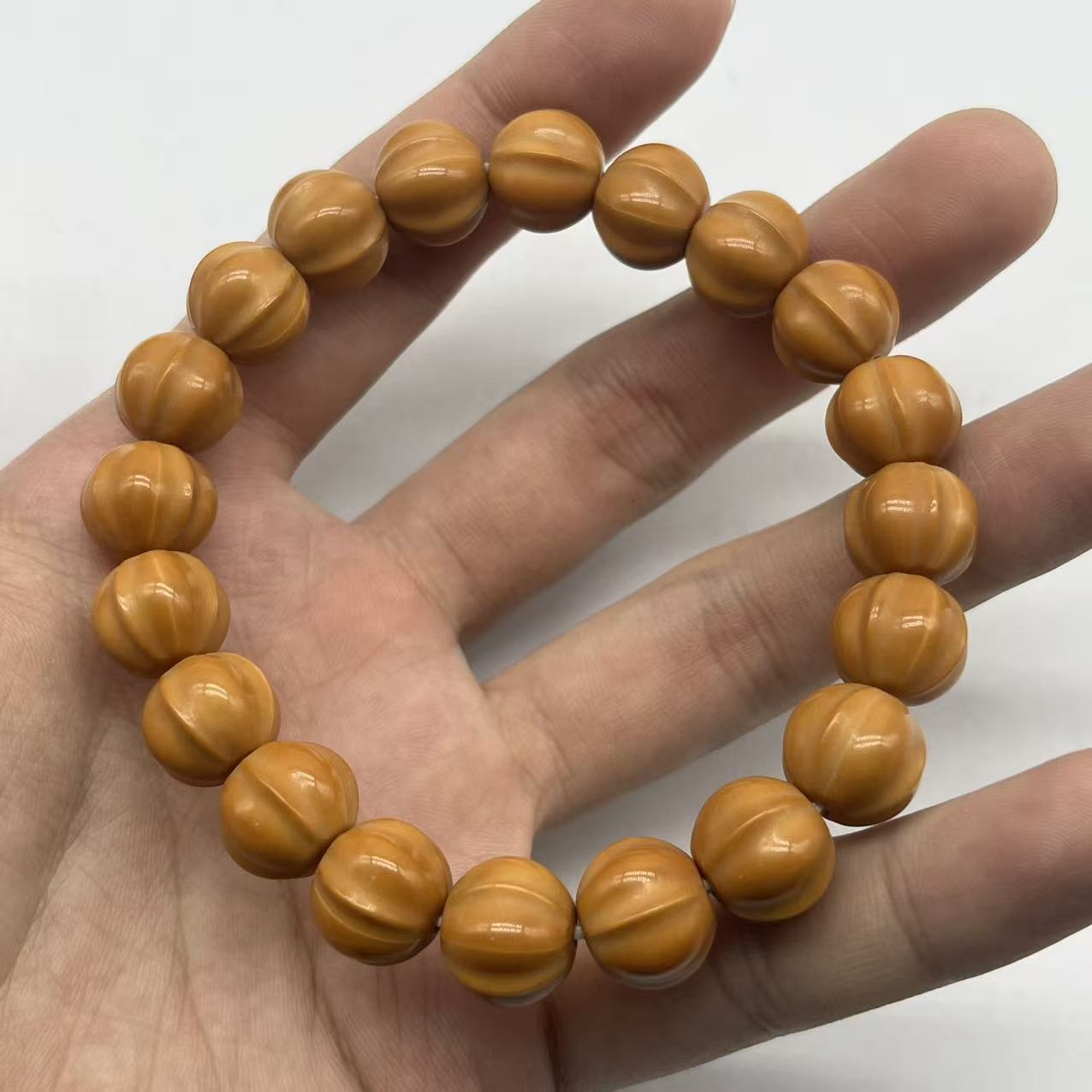 A2 猴头核桃雕鲨鱼背形状约卡11*13单圈手串 532 （配A2礼盒套装）