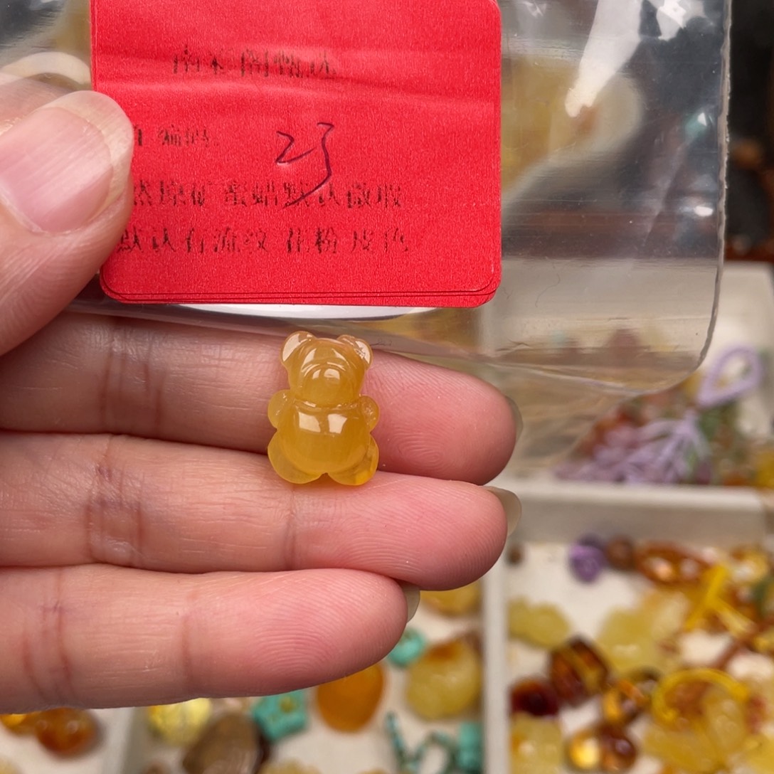 未镶嵌琥珀裸石23，耳朵孔