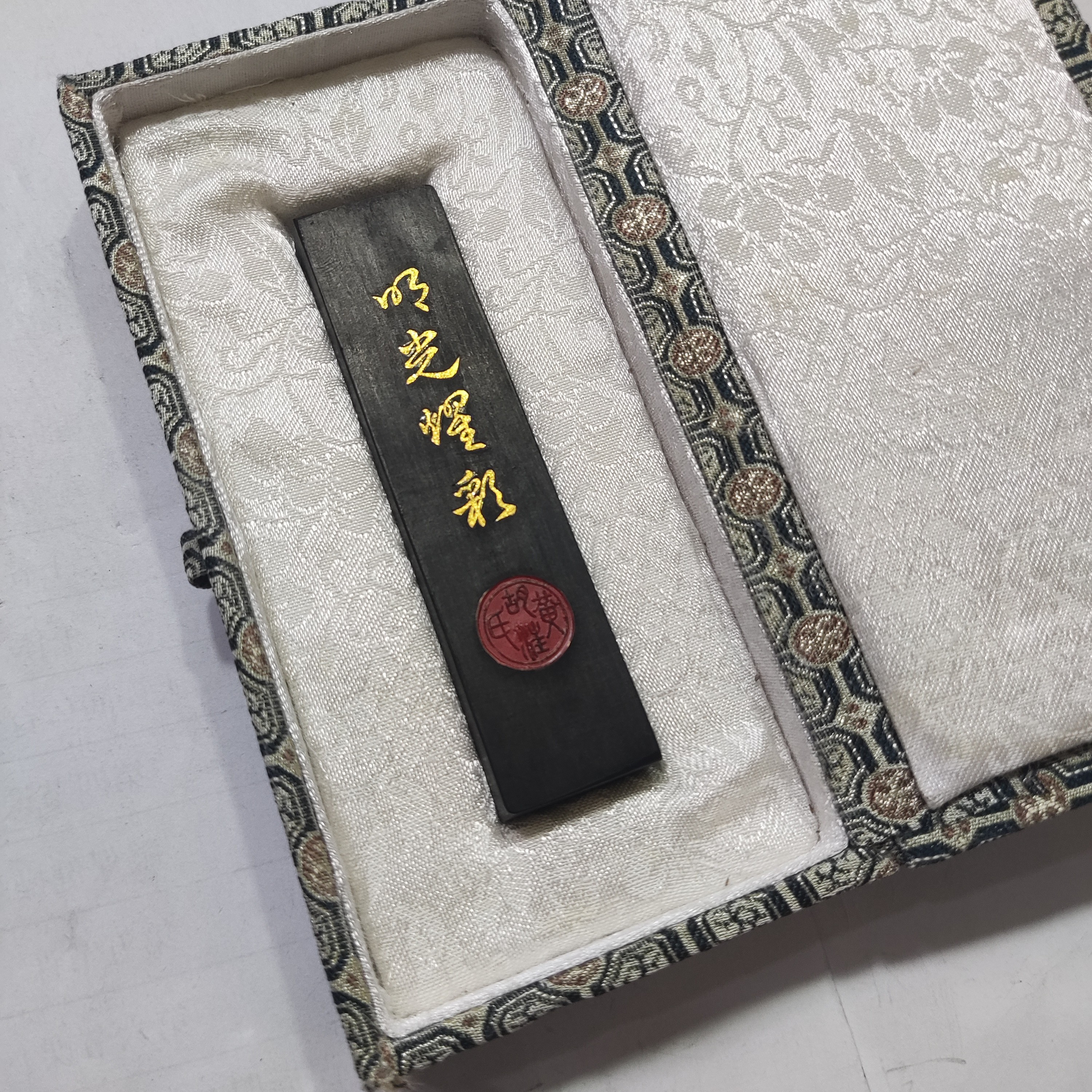 黄氏墨庄礼盒装超细桐油漆烟明光耀彩（一两）