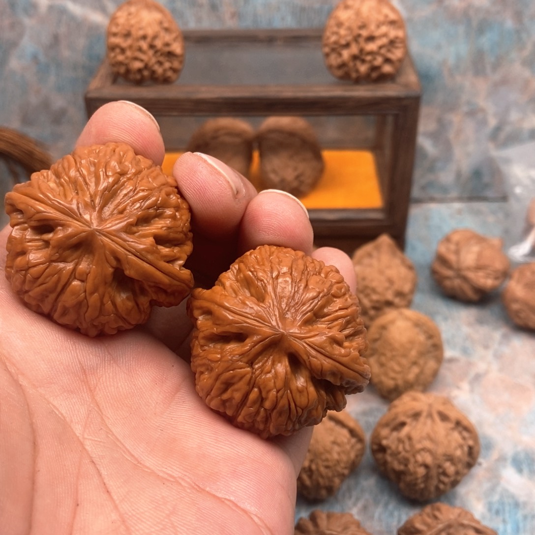 罗***达文玩核桃吊坠蛟龙