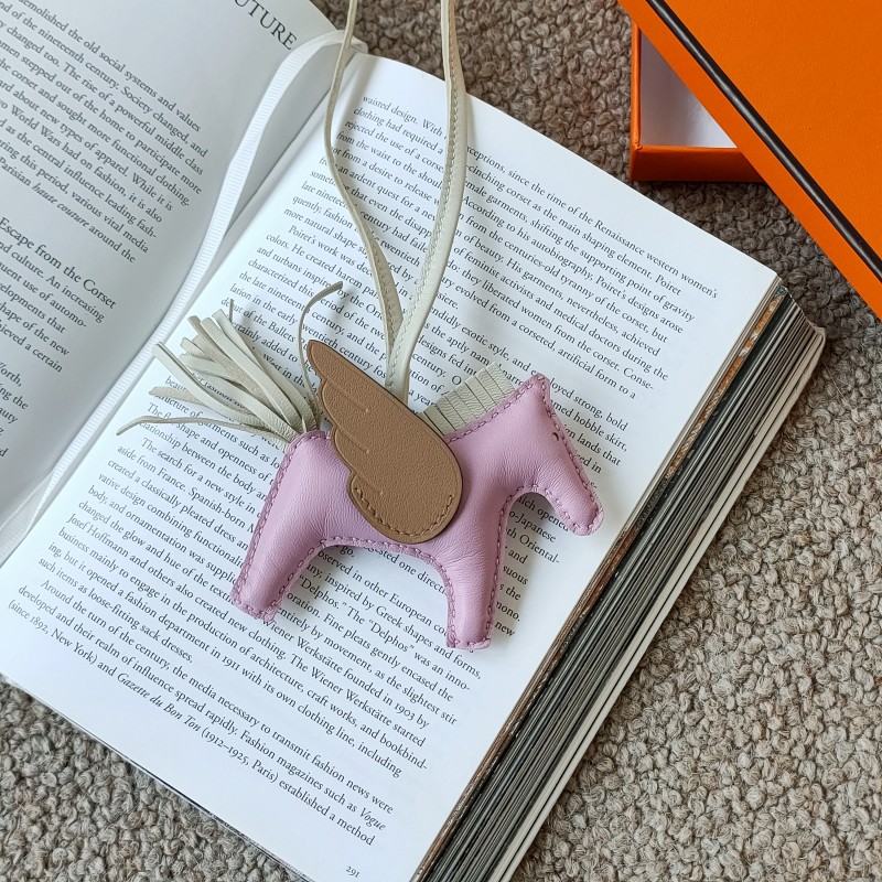 99新 Hermes/爱马仕 Azul-锦葵紫拼饼干色羊皮小马挂件/53851