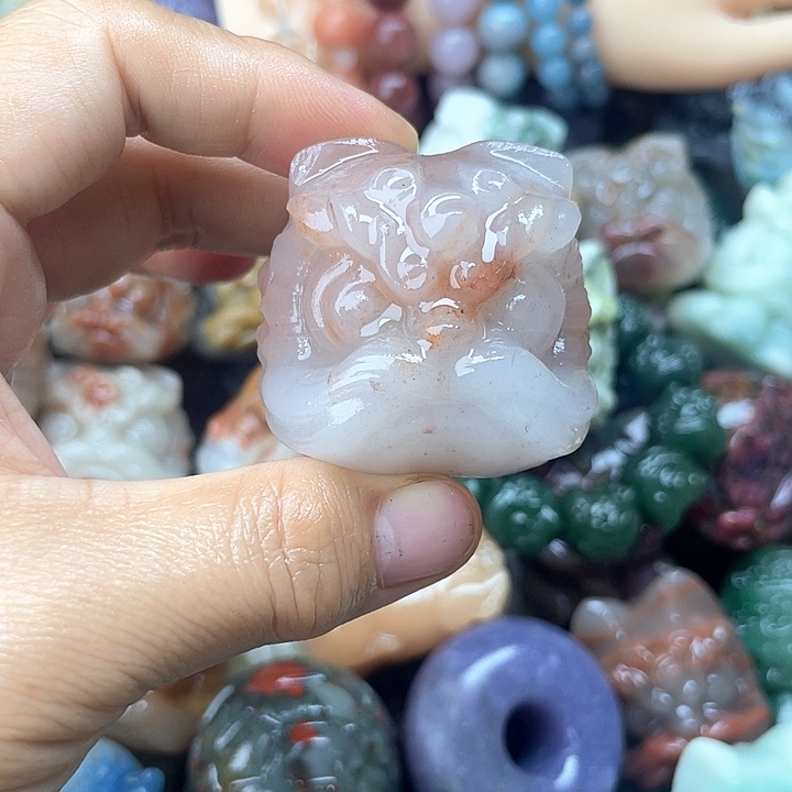 未镶嵌石英质玉珠宝奇石