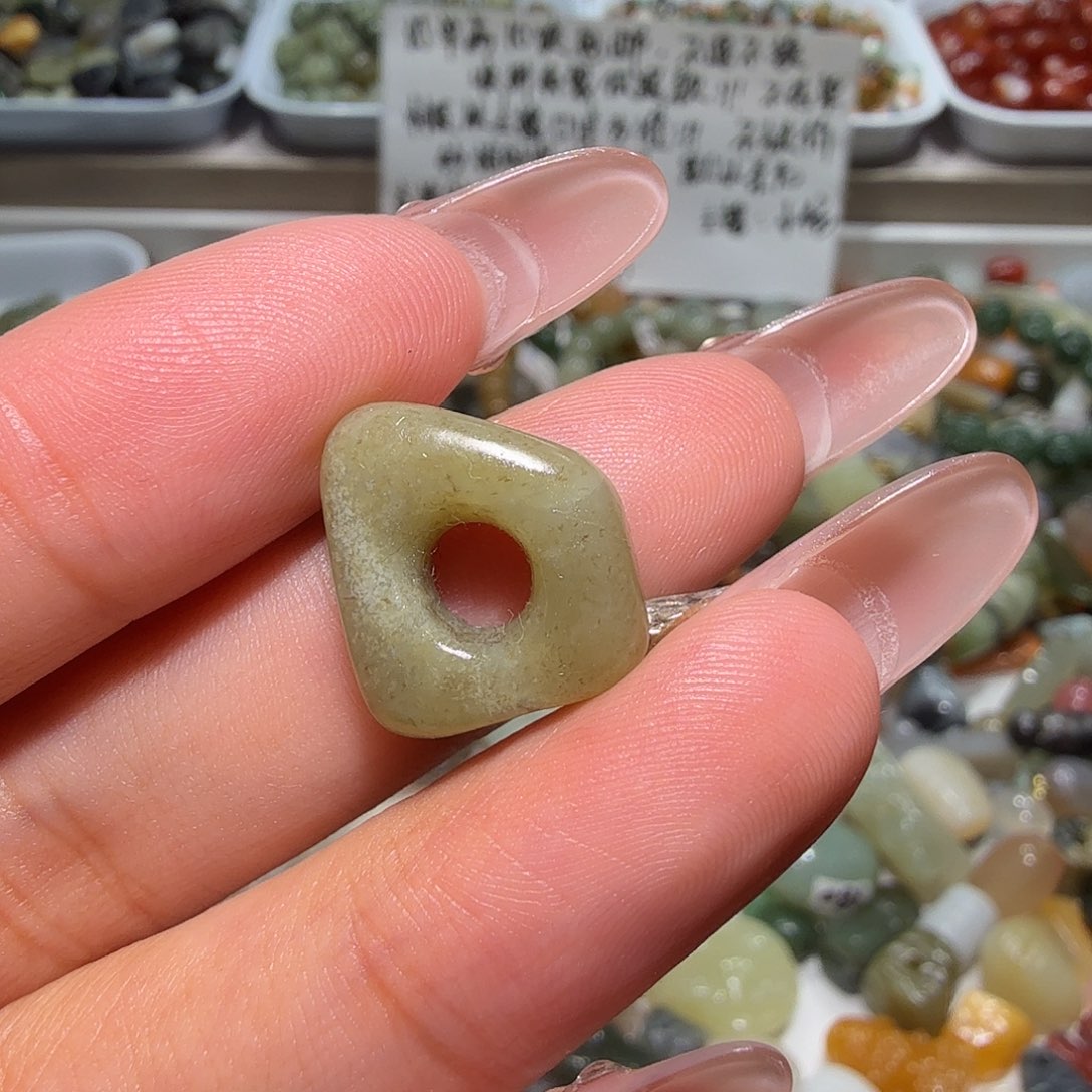 和田玉未镶嵌珠宝奇石