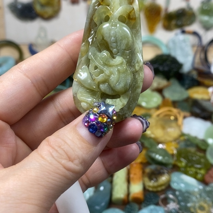 蛇纹石玉未镶嵌吊坠