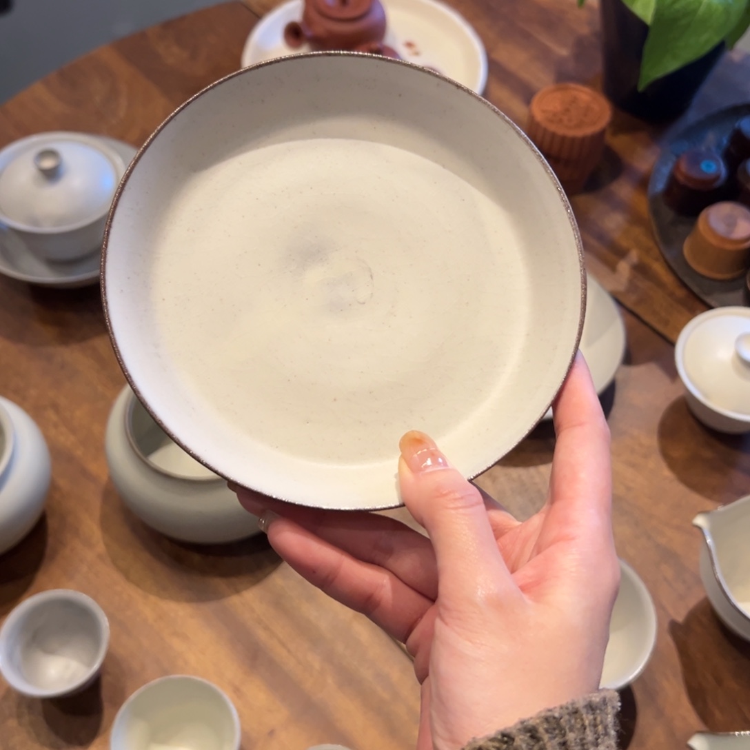 瓷片陶瓷。      陶瓷。     