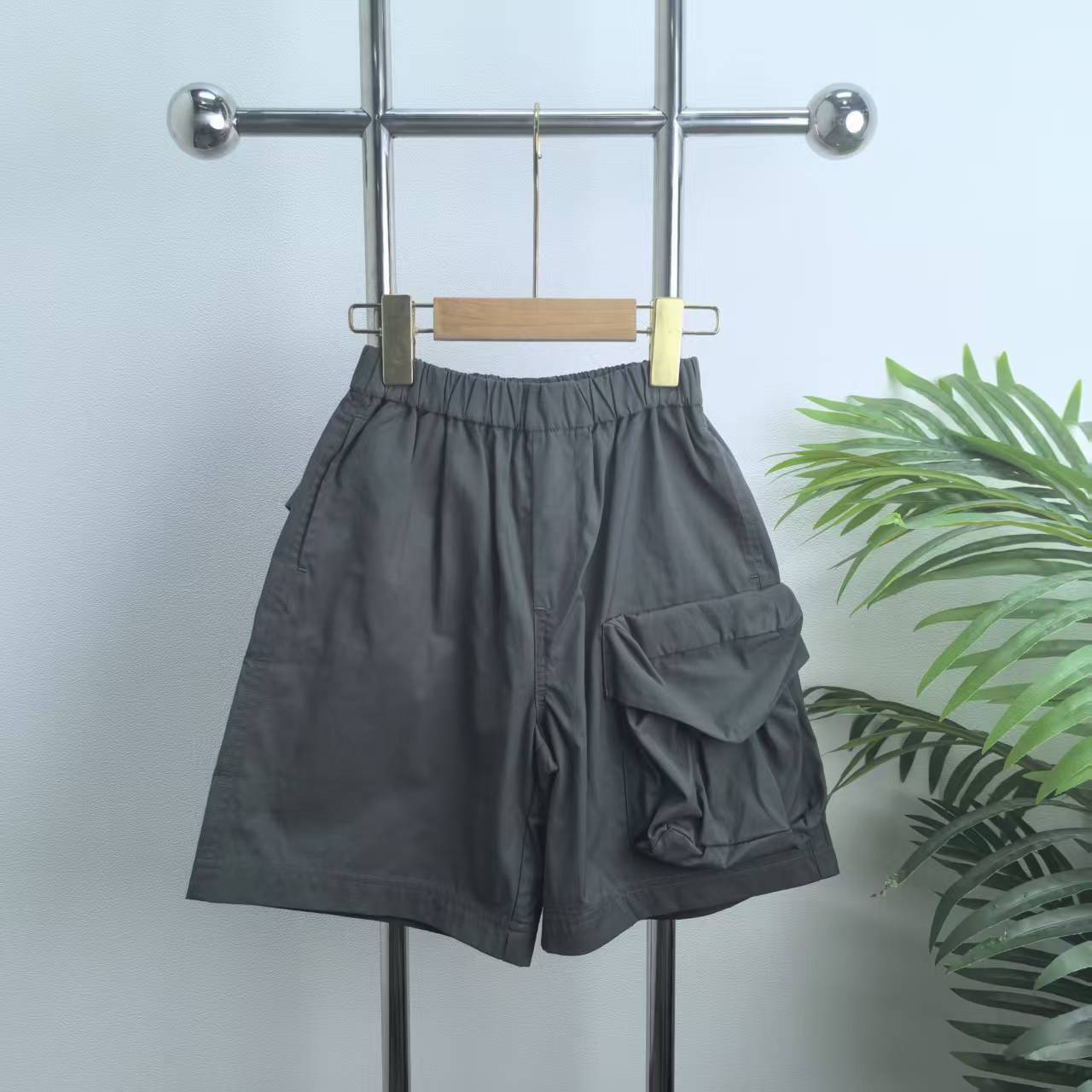 【0070】军绿色大口袋工装短裤B0-11