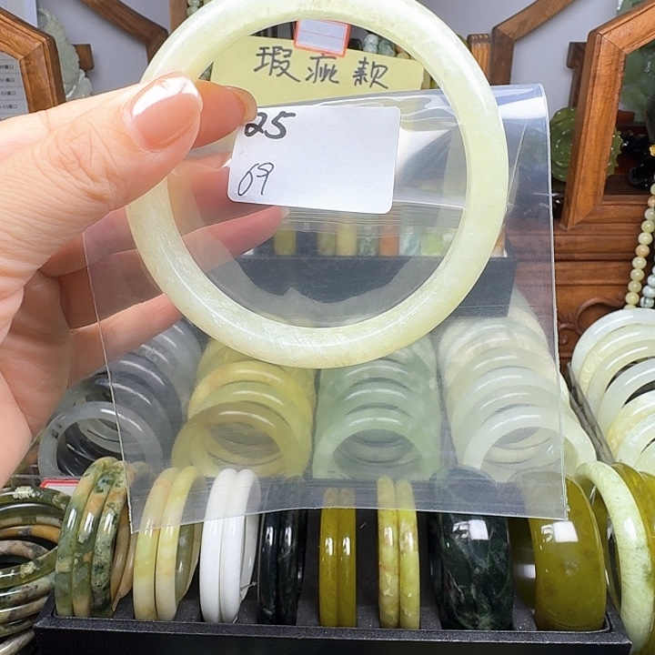 a***m未镶嵌蛇纹石玉手镯