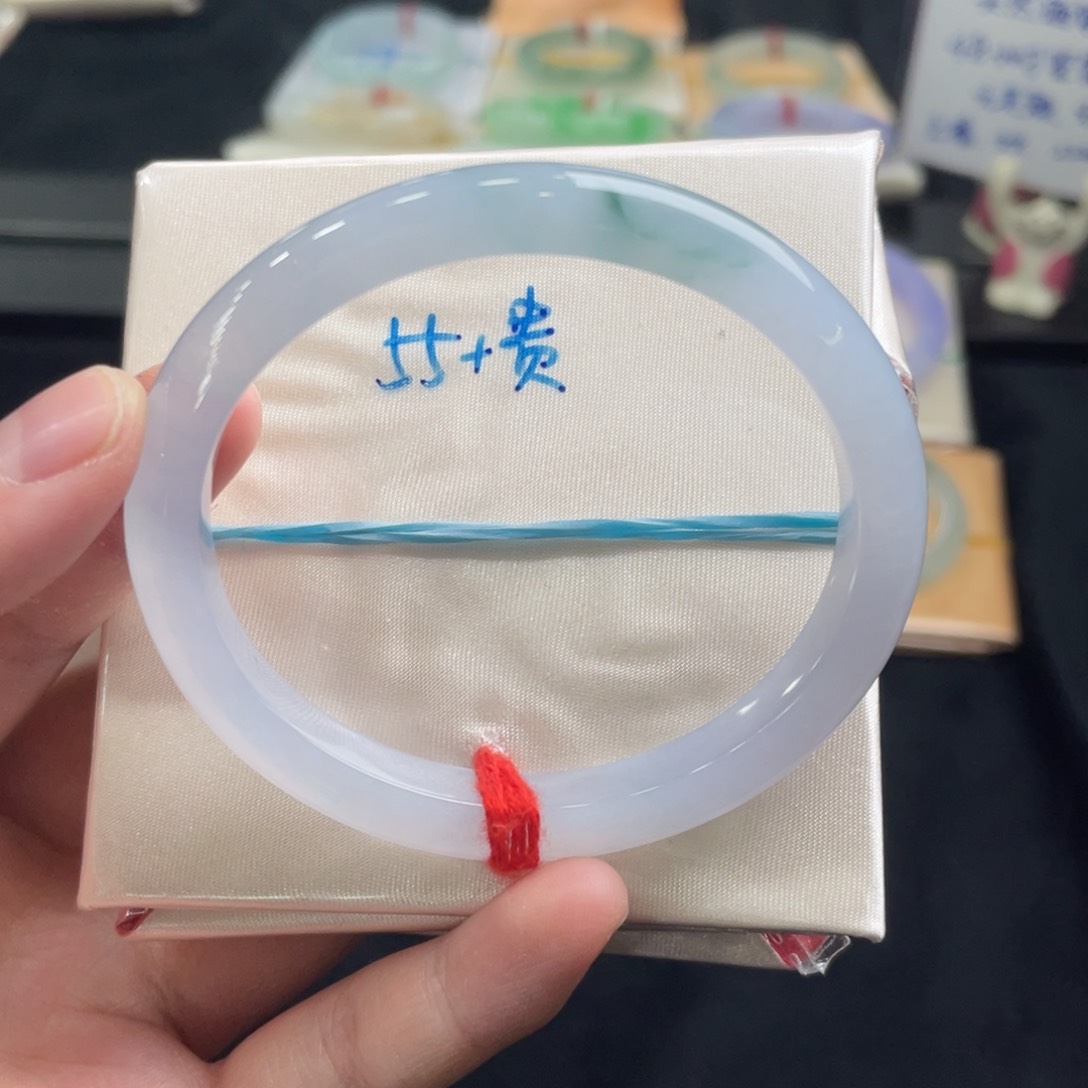 翡翠手镯未镶嵌翡翠手镯