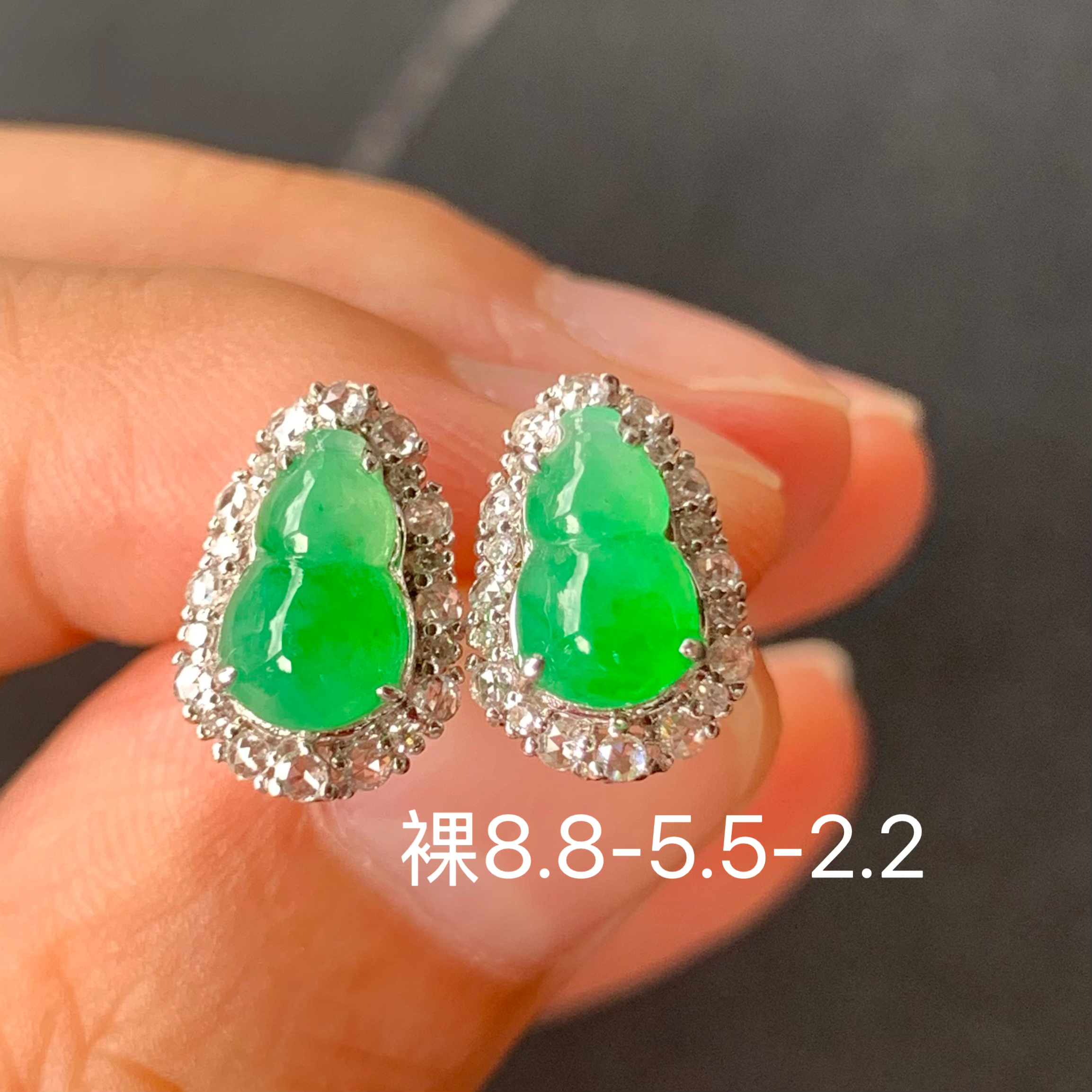冰飘绿葫芦天然翡翠耳饰 镶嵌精致 女生配饰