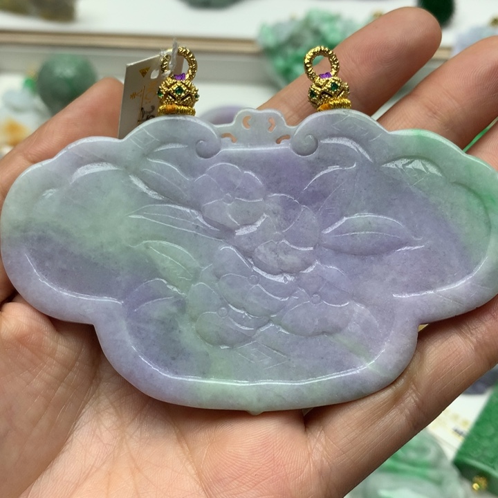 翡翠颈饰未镶嵌酒*翡翠