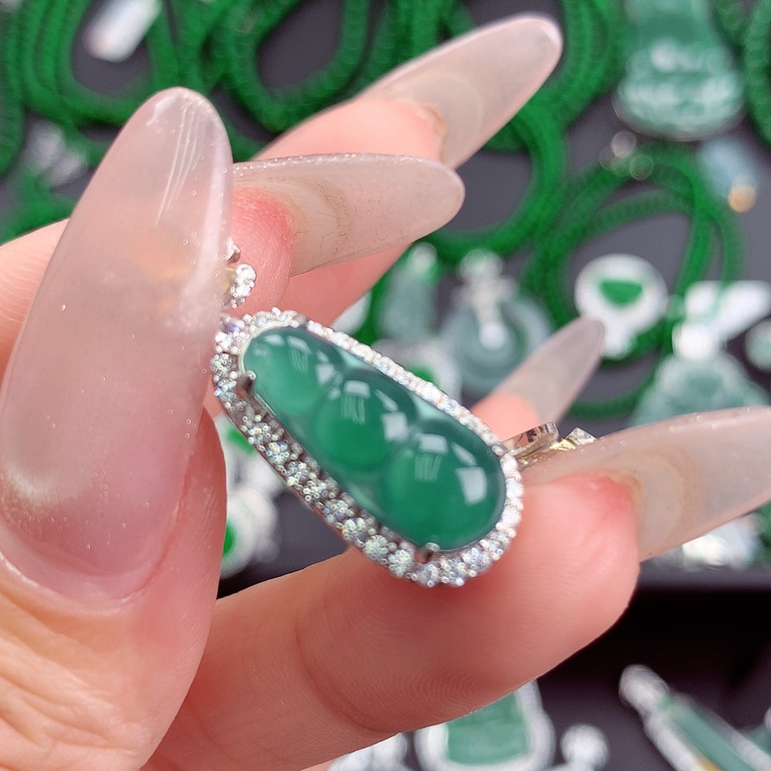 翡翠手链未镶嵌翡翠