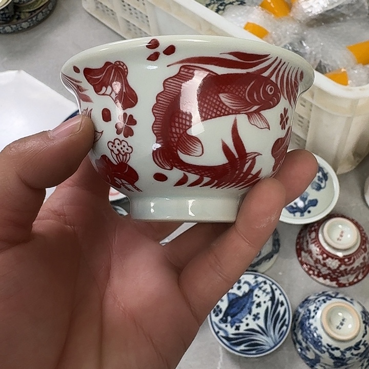 杯釉里红鱼藻纹大压手