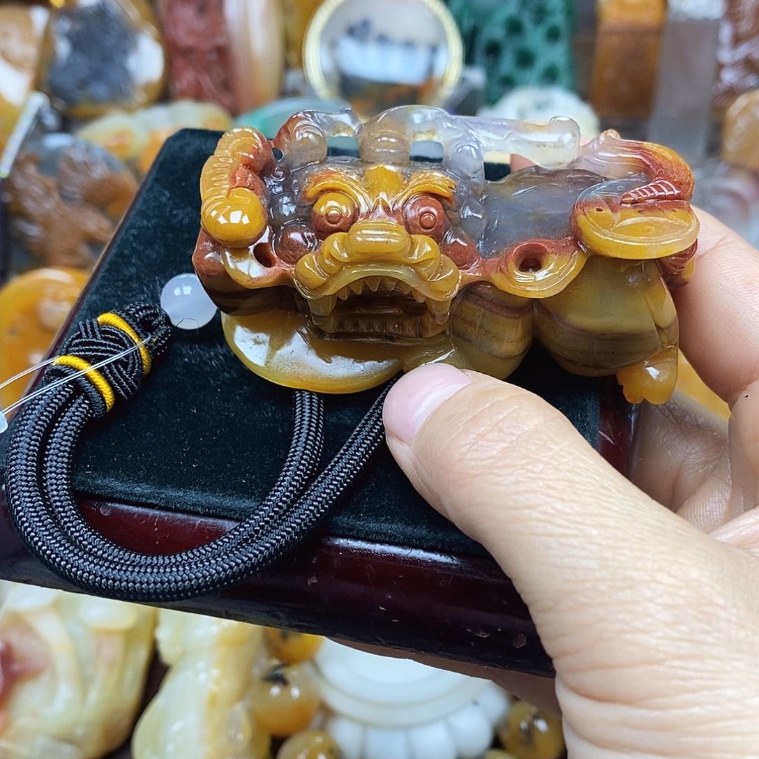 石英质玉未镶嵌颈饰